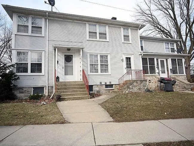 Building Photo - 220 Madison St