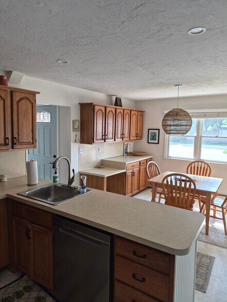 Building Photo - 10 Breakwater Ct