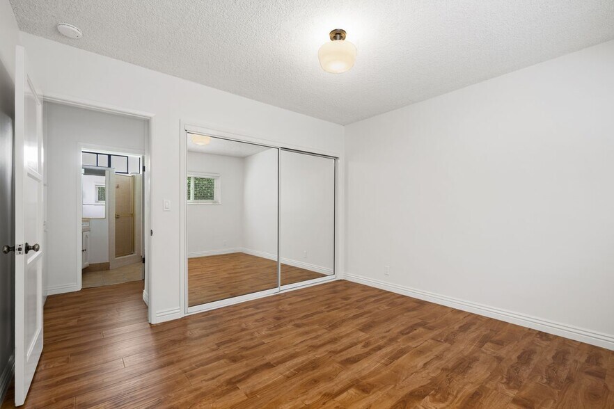 Building Photo - 6111 W 75th St