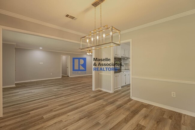 Building Photo - Charming 4-Bed, 2.5-Bath Home in the Heart...