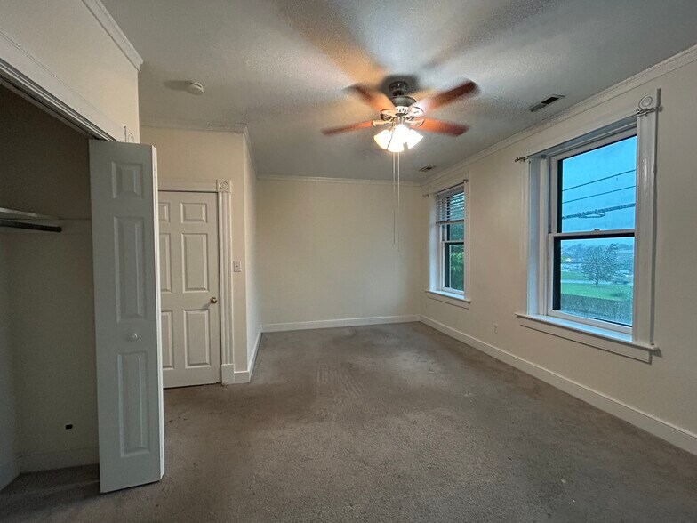 Front bedroom - 703 W Leigh St
