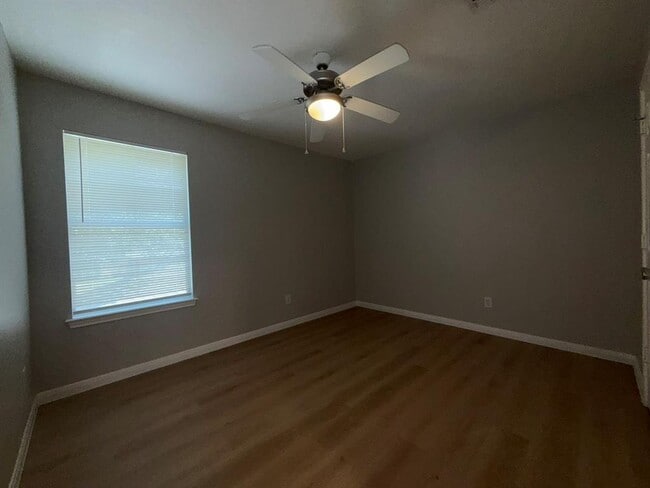 Building Photo - 2906 Kestrel Dr