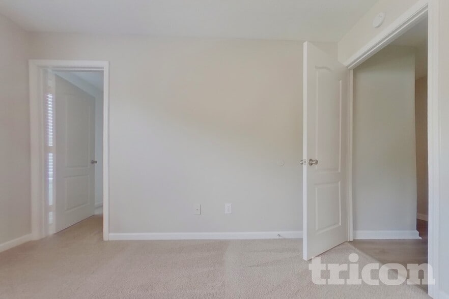 Building Photo - 250 Indian Lake Trail