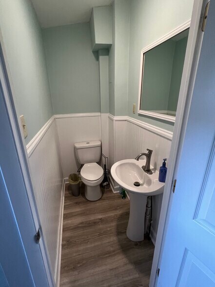 1st floor powder room - 4346 Cresson St