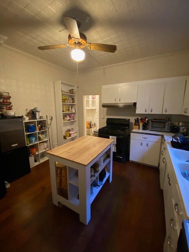 Building Photo - 1830 Swann St NW