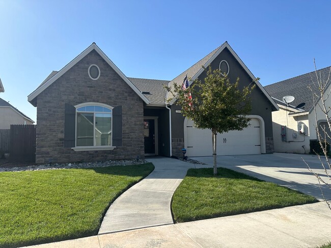 Building Photo - Must see this immaculate home!!!