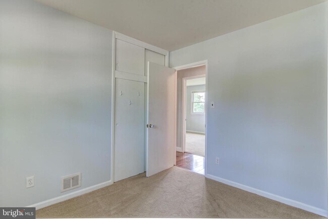 Building Photo - 8120 Drayton Ln