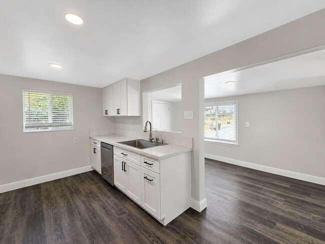 Building Photo - 10990 Twin Cities Rd