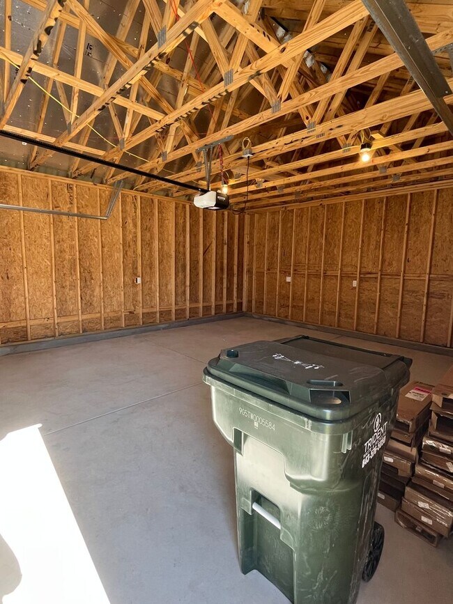 Building Photo - Stunning 4 Bedroom 4.5 Bath Home In Summer's Corner~