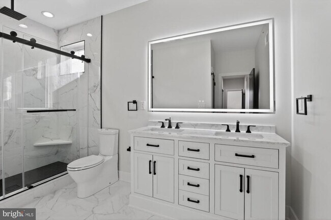 Building Photo - 2138 E Albert St