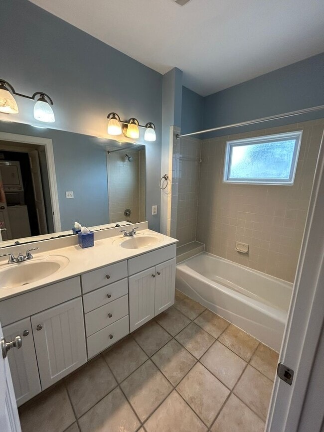 Building Photo - 3 Bedroom/2 Bath in Downtown Savannah, GA