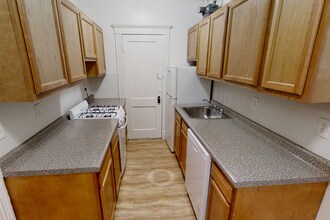 Building Photo - Avl NOW No Fee! Sunny, renovated Studio w/updated kitchen!