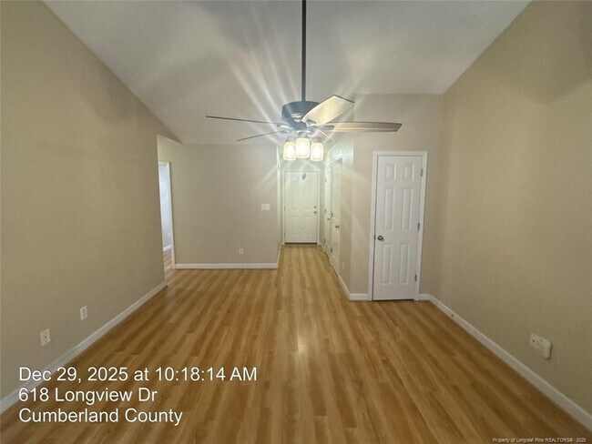 Building Photo - 618 Longview Dr