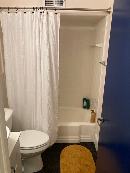 Shower - 400 Queens Rd
