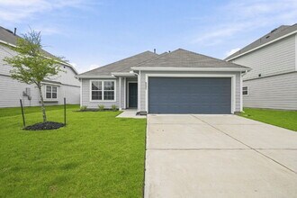 Building Photo - Move-In Special: 1/2 off your second full month of rent! Beautiful, Well-Maintained 3-Bedroom, 2-...