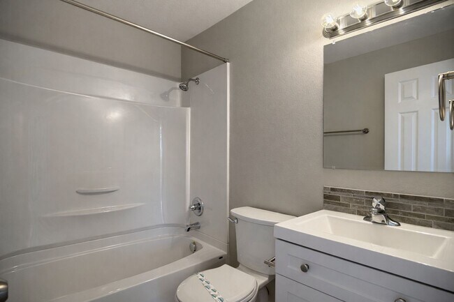 Building Photo - 1410 E 30th St