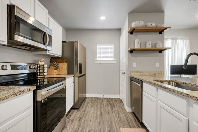 Building Photo - 2 Maverick Dr