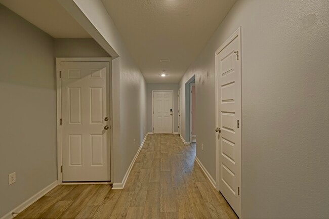 Building Photo - 5747 Guinevere Ln