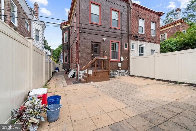Building Photo - 5918 Pulaski Ave