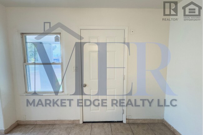 Building Photo - 2Bed/1Bath House at AZ-202/24th St! Ready for Immediate Move-In! -- NO HOA! RV PARKING!