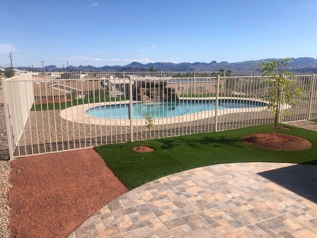Building Photo - Long Term Pool Home Rental!! 3 Bedrooms 4 ...