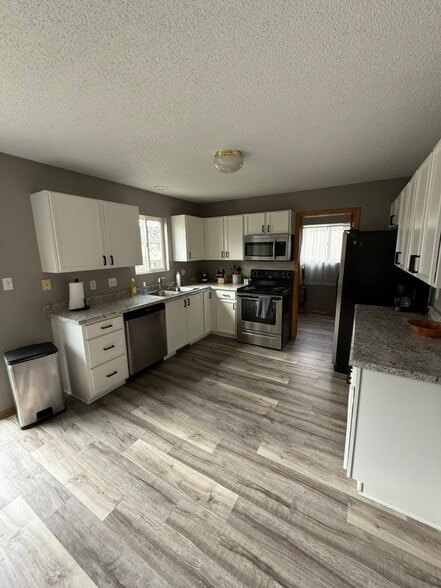 Kitchen - 3006 SW Glenbrooke Blvd