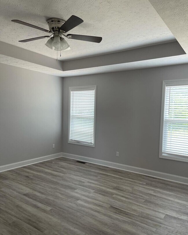 Building Photo - 488 Labrador Dr