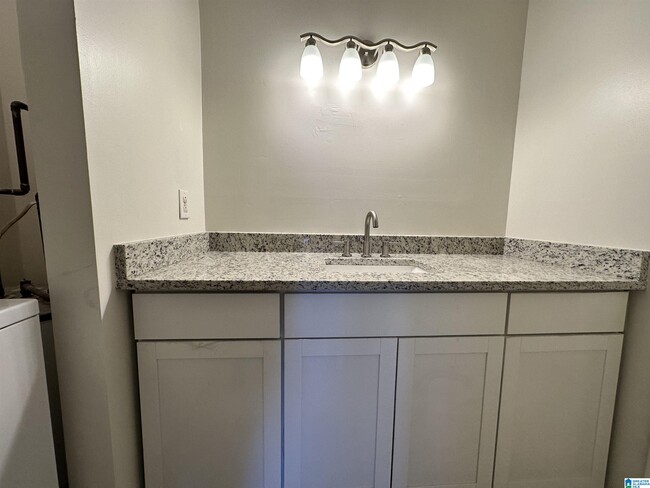 Building Photo - 415 Skyview Dr
