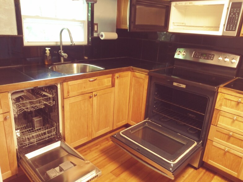 Building Photo - 6800 Maloney Ave