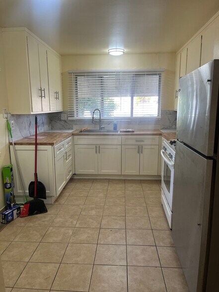 Primary Photo - 359 S 17th St