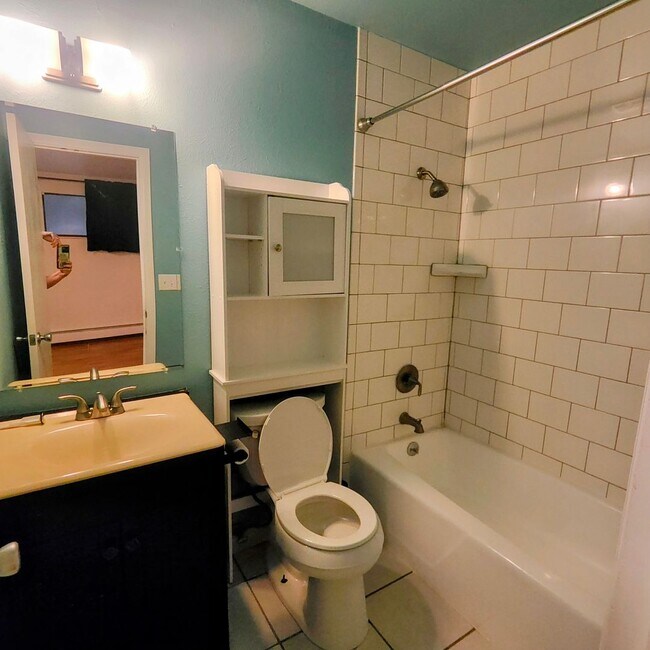 Building Photo - *ALL UTITLITIES INCLUDED* Spacious 1 Bedroom Condo for Rent in Niwot