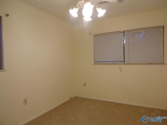 Building Photo - 2107 Fernbrook Dr NE