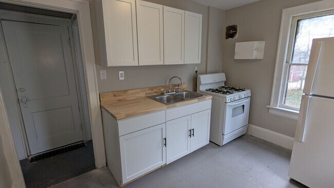 Building Photo - Atlas Investment Group, LLC (569 Allyn St ...