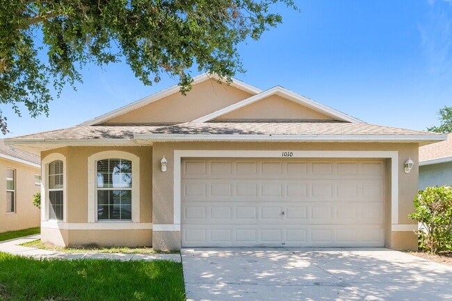 Primary Photo - 1010 Larwood Pine Dr