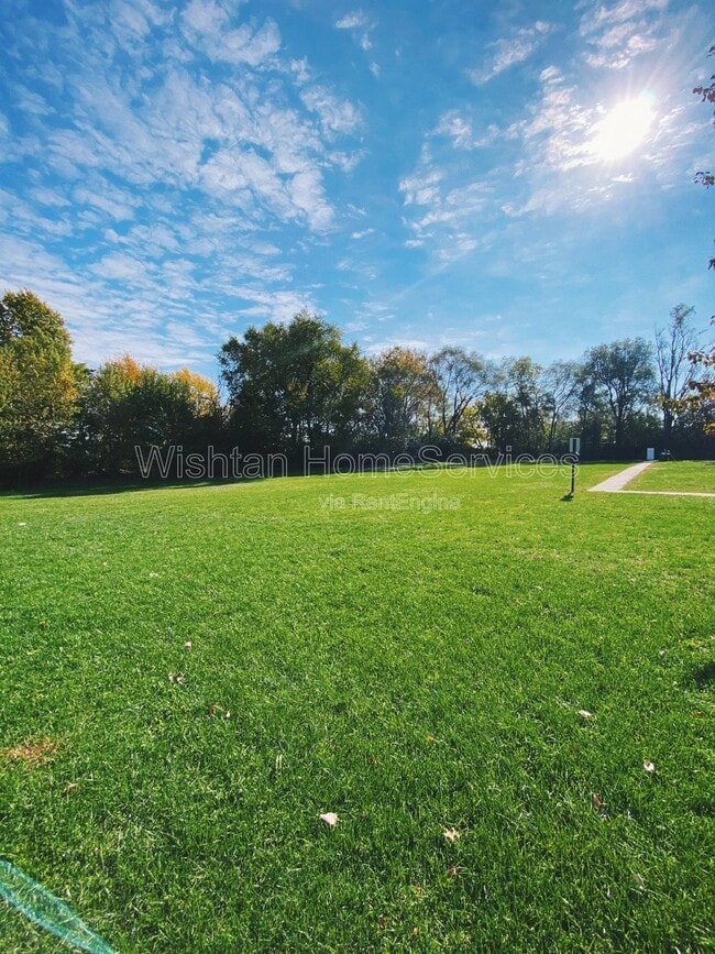 Building Photo - 203 Charleston Blvd