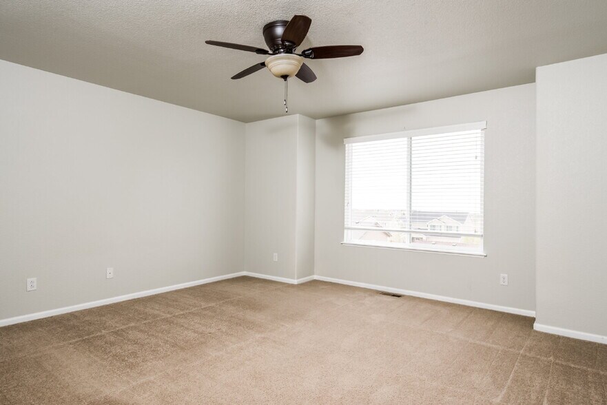 Building Photo - Spacious 3BR Home with Loft & Deck – 15 Mi...