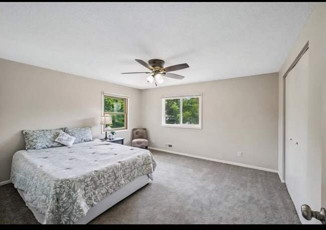 Building Photo - 715 Circle Dr