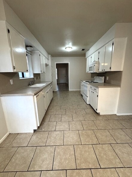 Kitchen - 2470 Oak Park