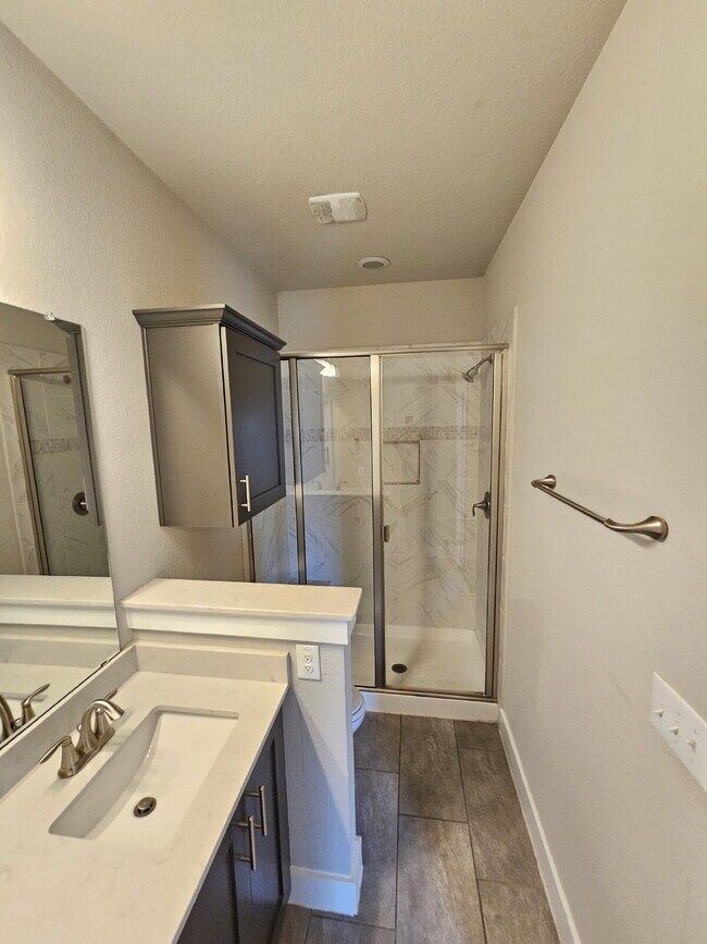 Building Photo - Experience Modern Living: Spacious 3-Bed, 3-Bath Townhome with Two Primary Bedrooms