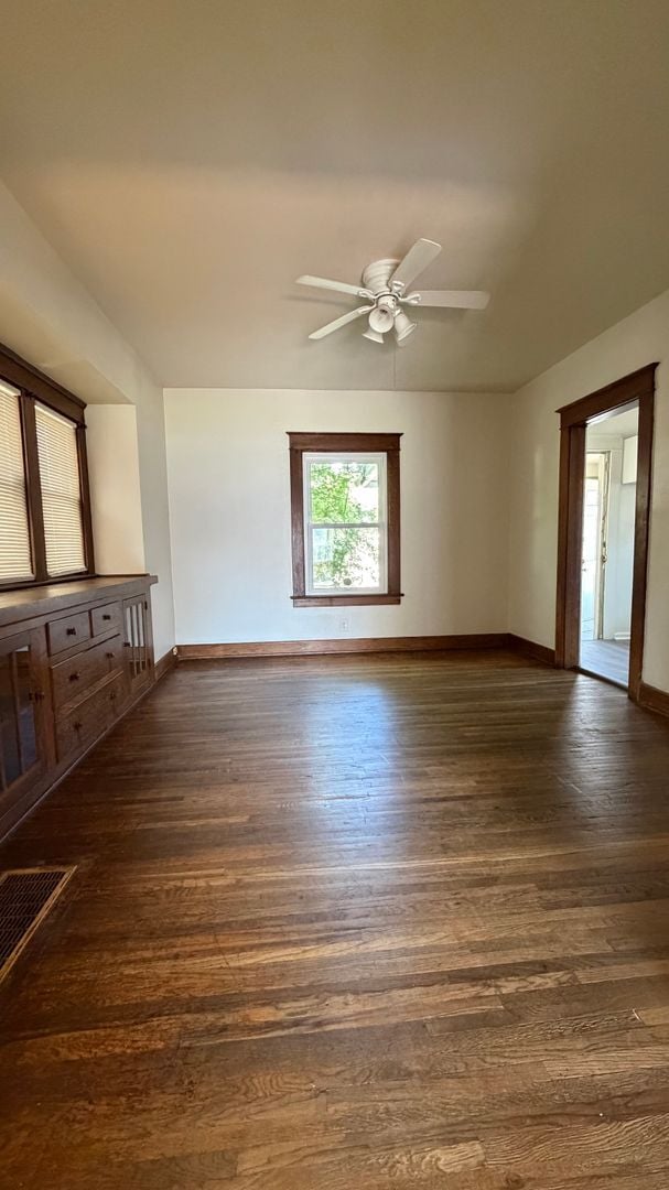 Building Photo - ***NEW ON THE MARKET....3 bed house Pets Welcome!!***