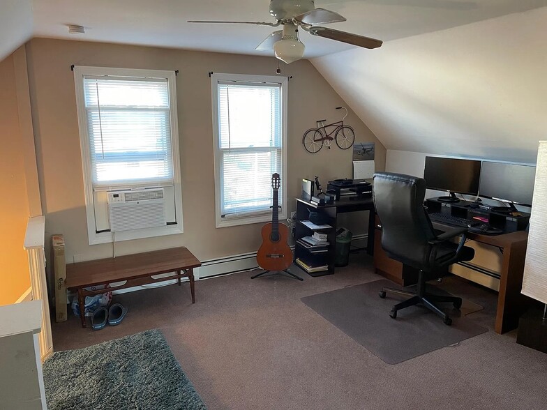 Building Photo - 83 Kneen St