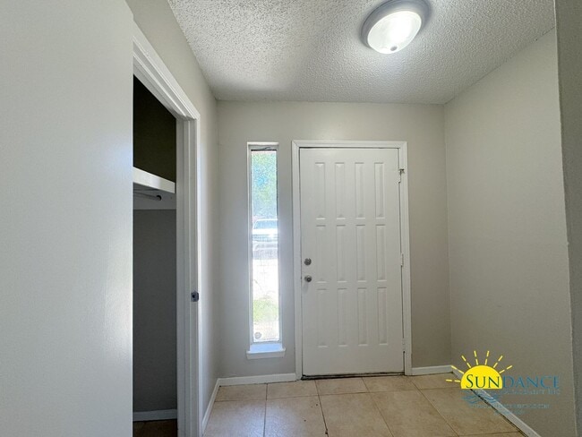 Building Photo - Newly Renovated 2BR/1.5BA Townhouse in For...