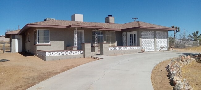 Building Photo - 3676 Yucca Mesa Rd