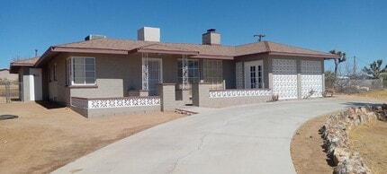 Building Photo - 3 bed 2 bath house on the mesa!