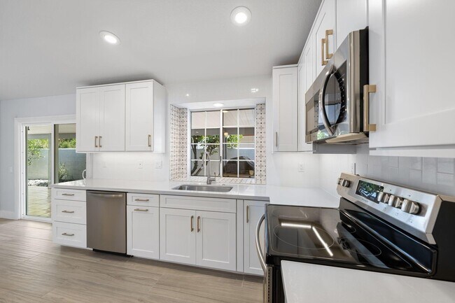 Building Photo - 54140 Avenida Mendoza