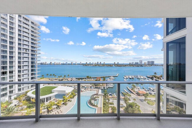 Building Photo - 220 Lake Shore Dr