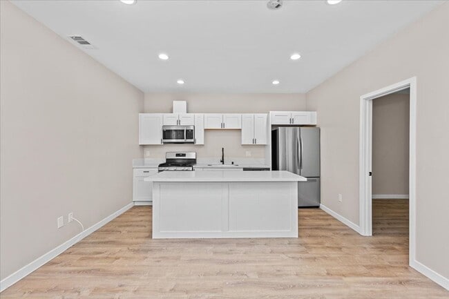 Building Photo - Brand new!