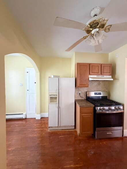 Building Photo - 715 Western Ave