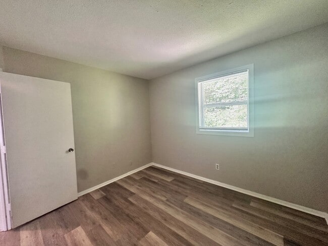 Building Photo - 1472 Sherwood Dr