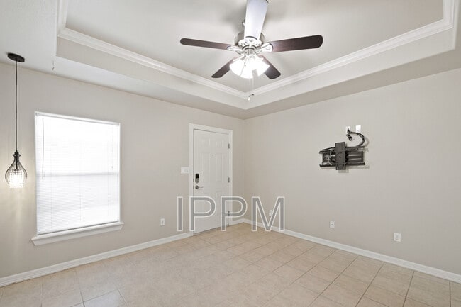 Building Photo - 1825 Treasure Oaks Dr